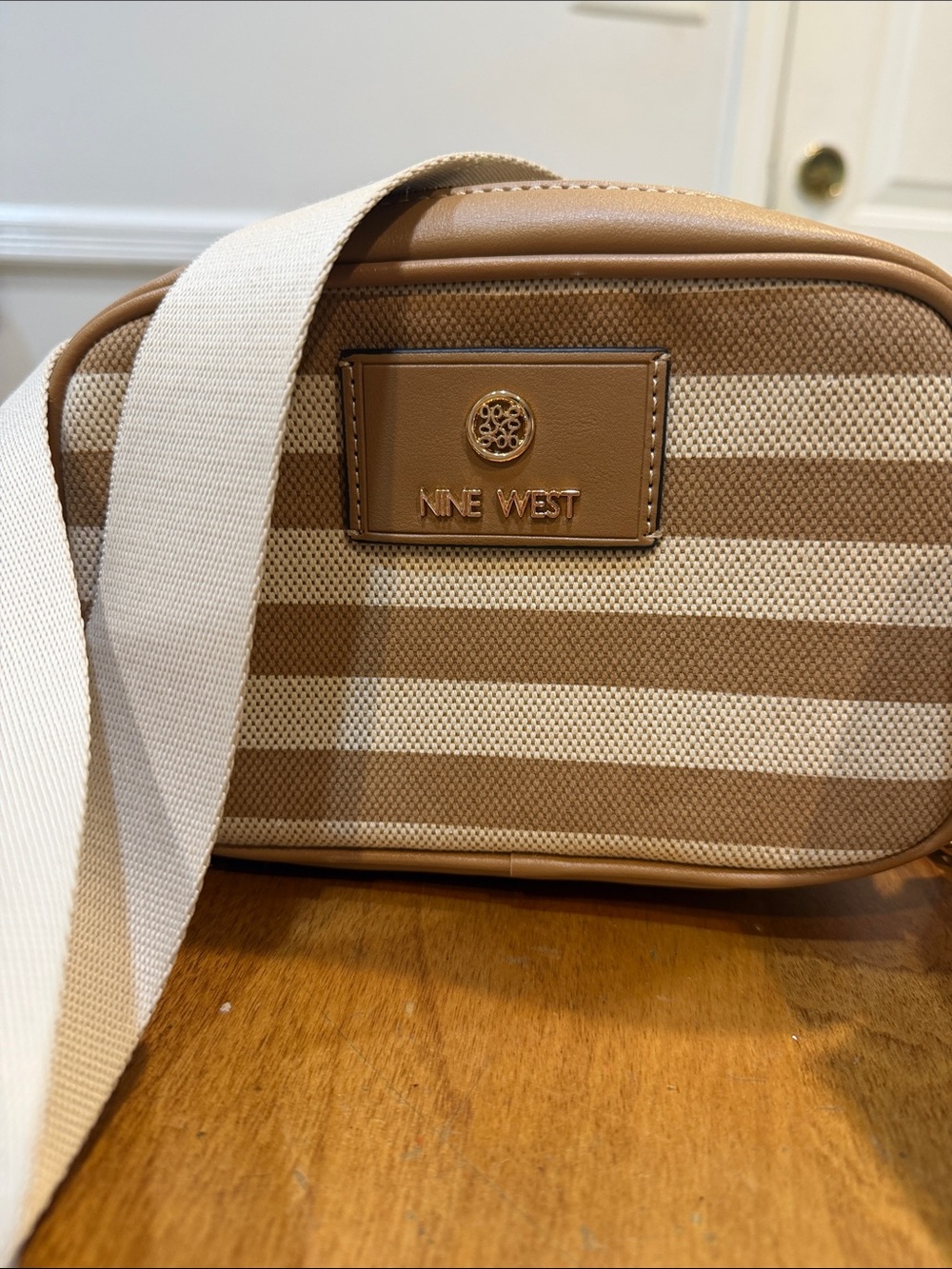 NWT. Nine West, mini crossbody bag.